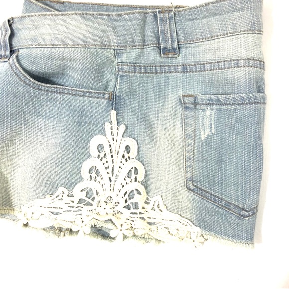 Forever 21 Denim Shorts - Picture 3 of 4